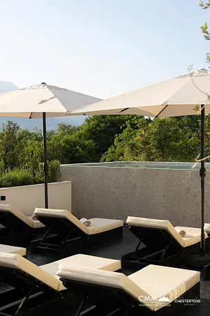 Tivat'ta Butik Dairelere Sahip Büyüleyici Villa